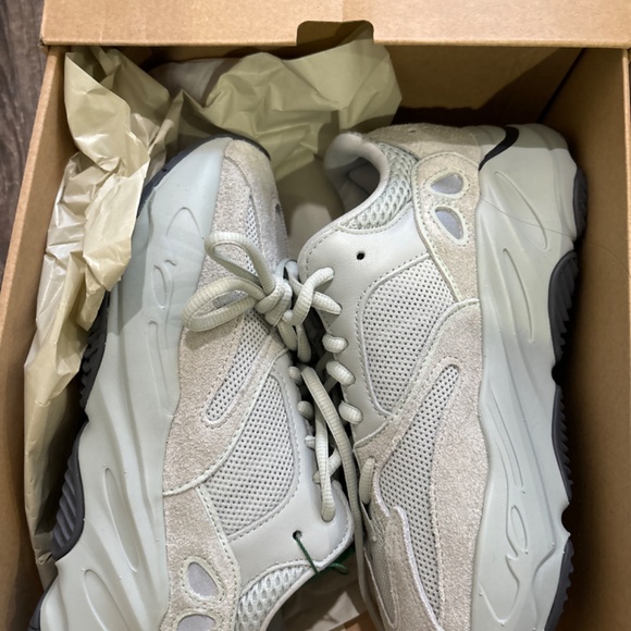 Shoes - Picture 6 of 6